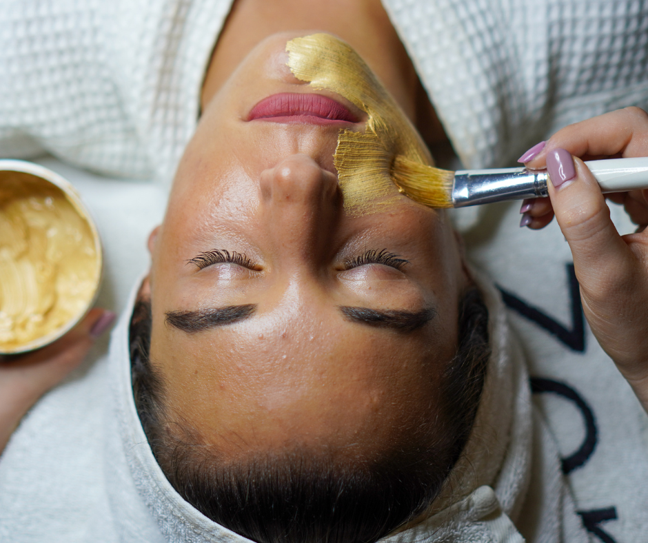 SOIN DU VISAGE DE FIN D'ANNÉE À L'OR